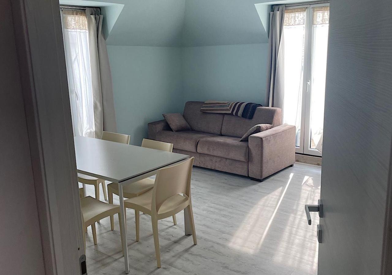 La Magnolia Apartaments IV Tulip Дезенцано-дель-Гарда Экстерьер фото